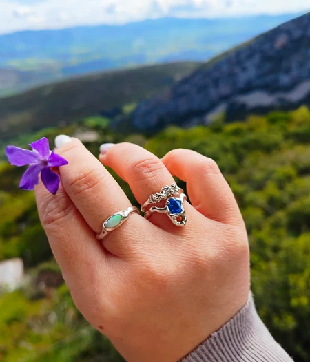 Melted wishbone ring