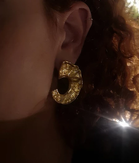 Seashell texture earrings