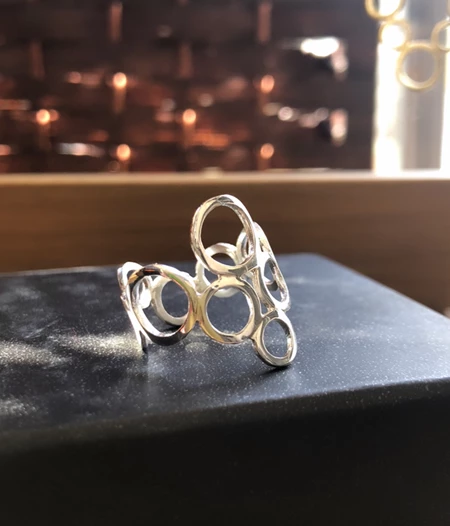 Dione ring band in silver