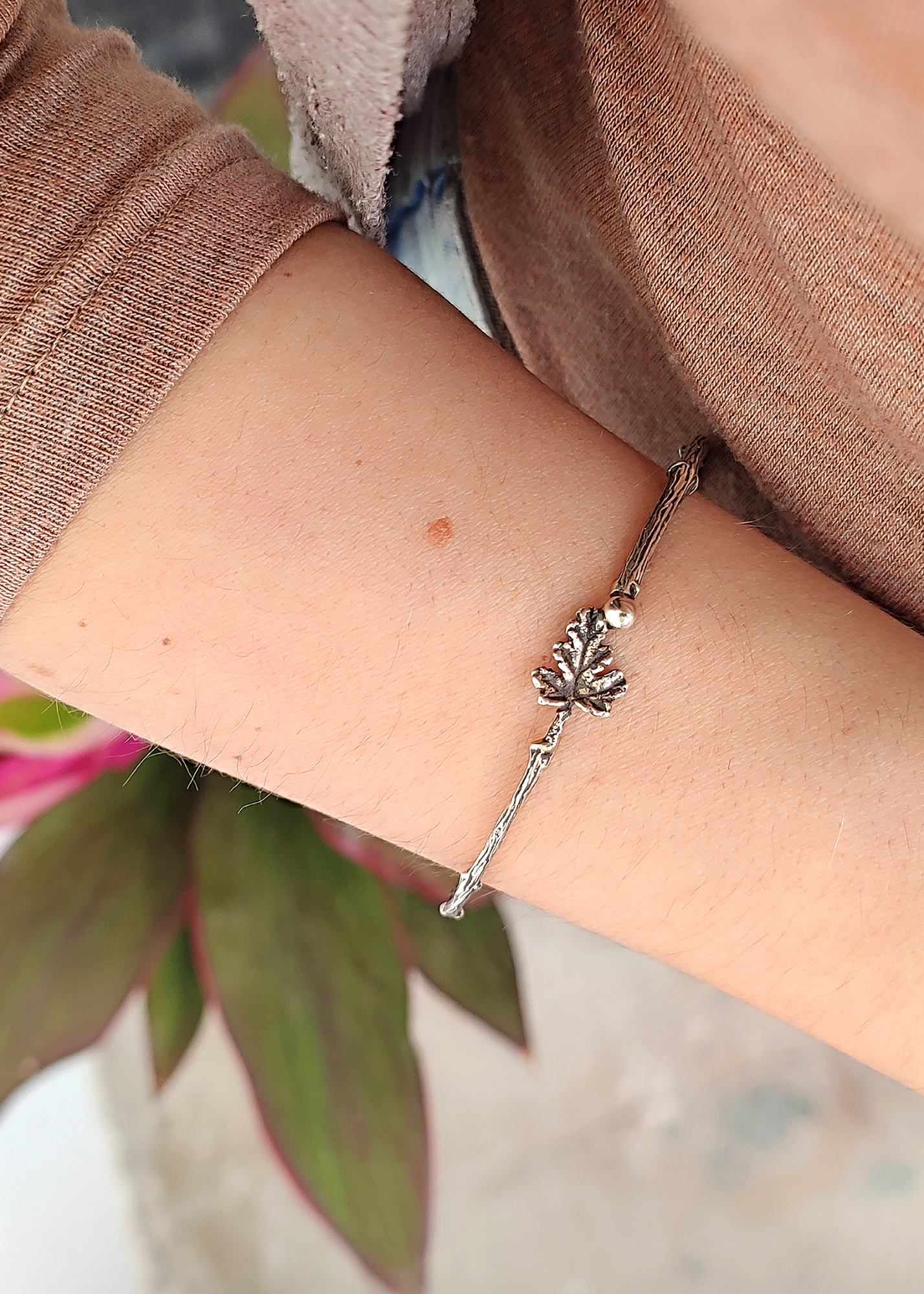 Βραχιόλι κλαδί με φύλλο αρμπαρόριζας