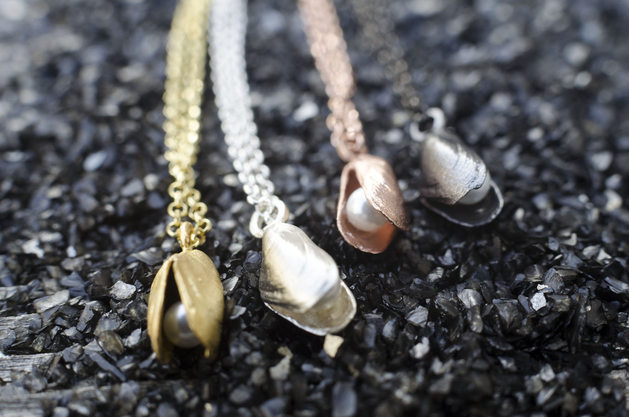 Tiny mussel pendant with pearl