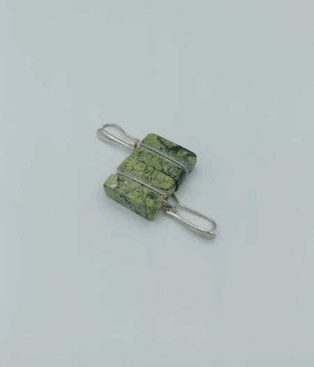 Σκουλαρίκια με πράσινο μάρμαρο και γάντζους δάκρυ από ασήμι 925°