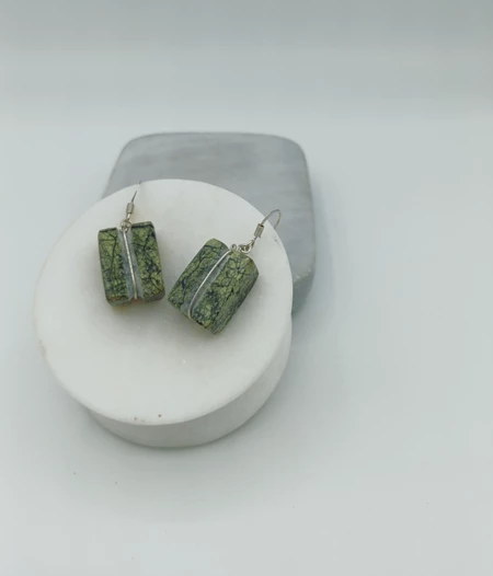 Σκουλαρίκια με πράσινο μάρμαρο και γάντζους από ασήμι 925°