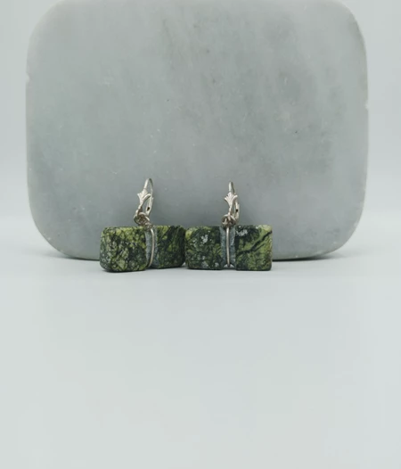 Σκουλαρίκια με πράσινο μάρμαρο και κρικάκια από ασήμι 925°