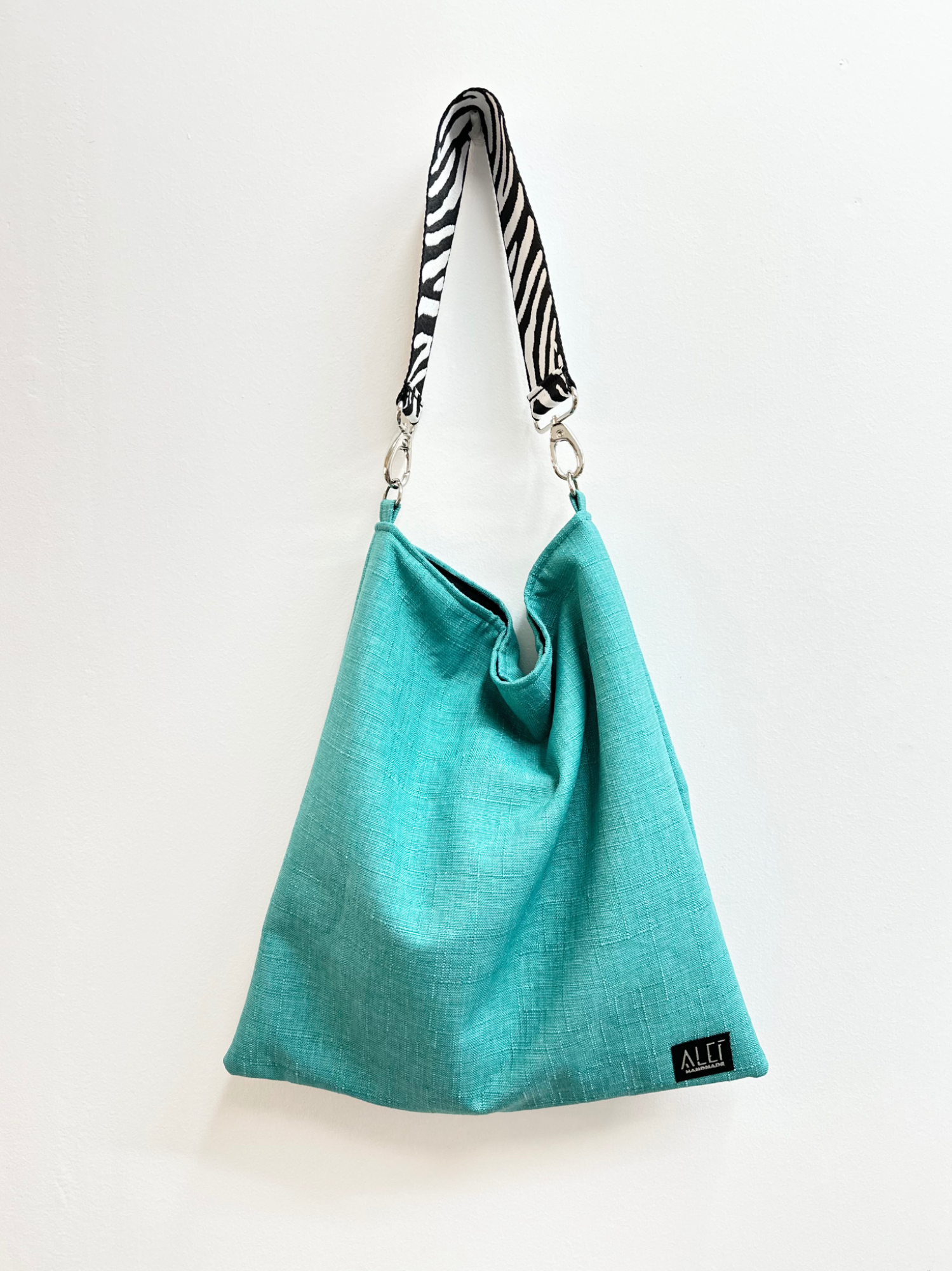 The city shoulder bag in Turquoise!