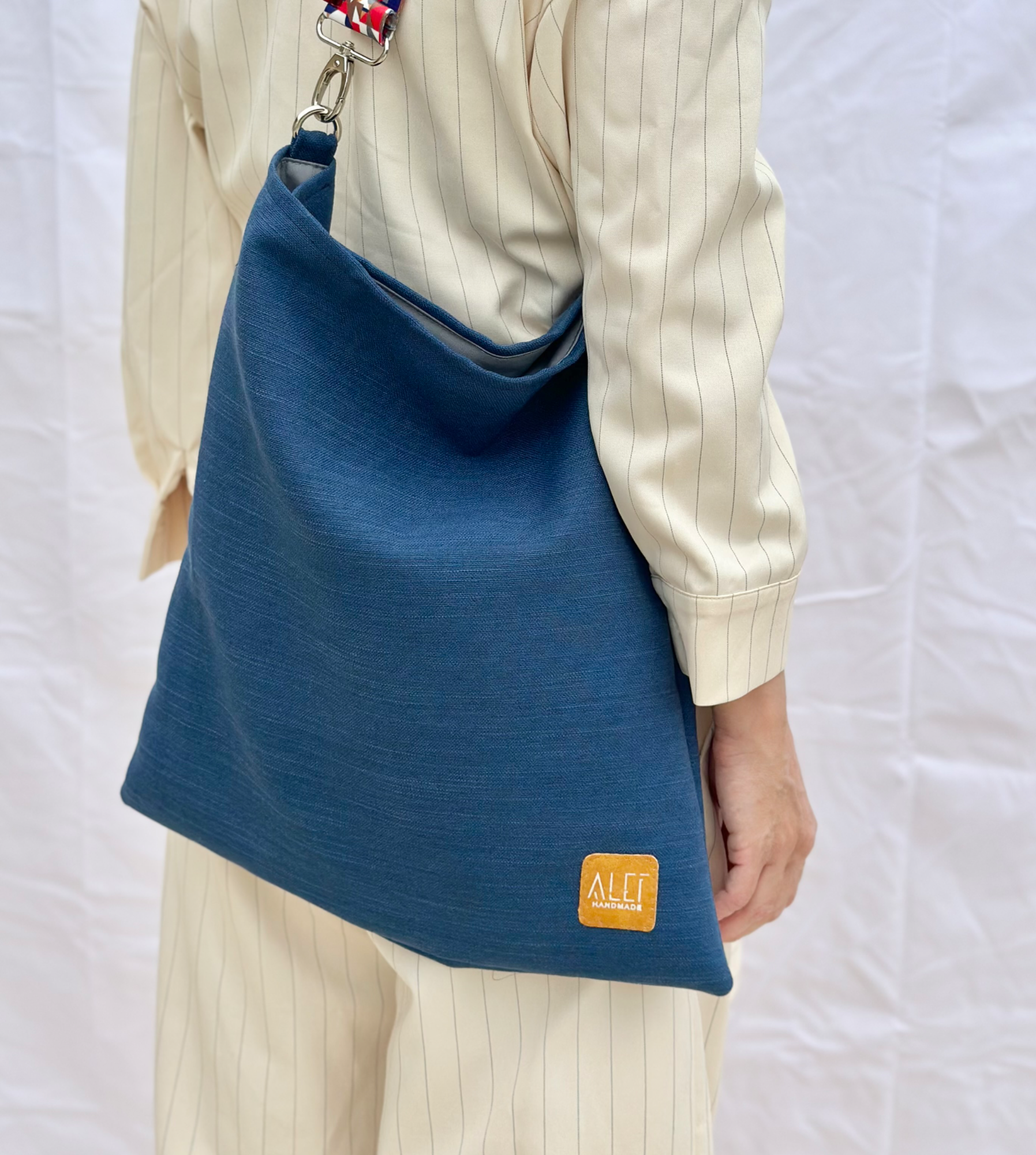 The city shoulder bag in Blue!