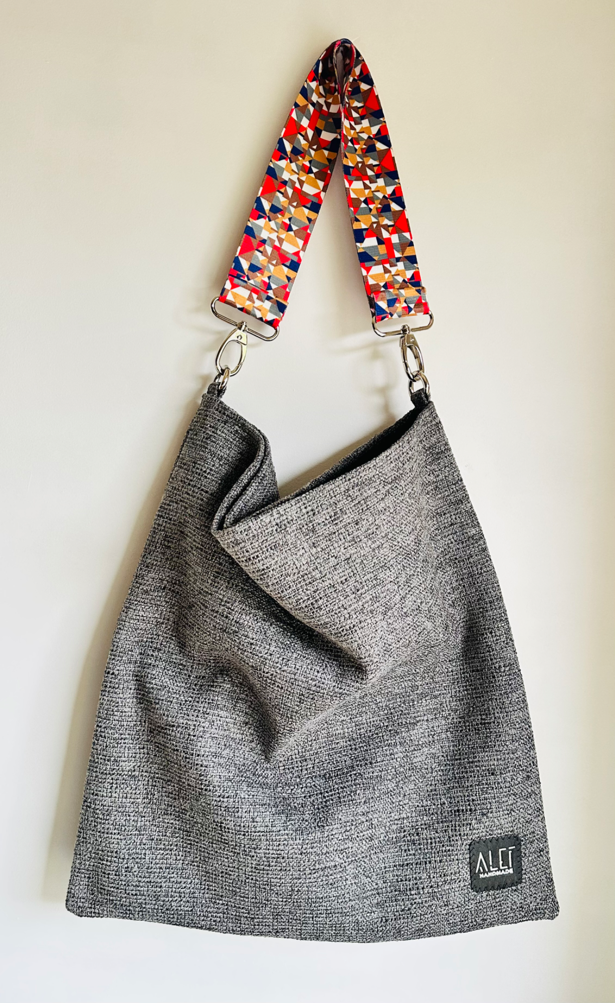 The city shoulder bag in dark gray