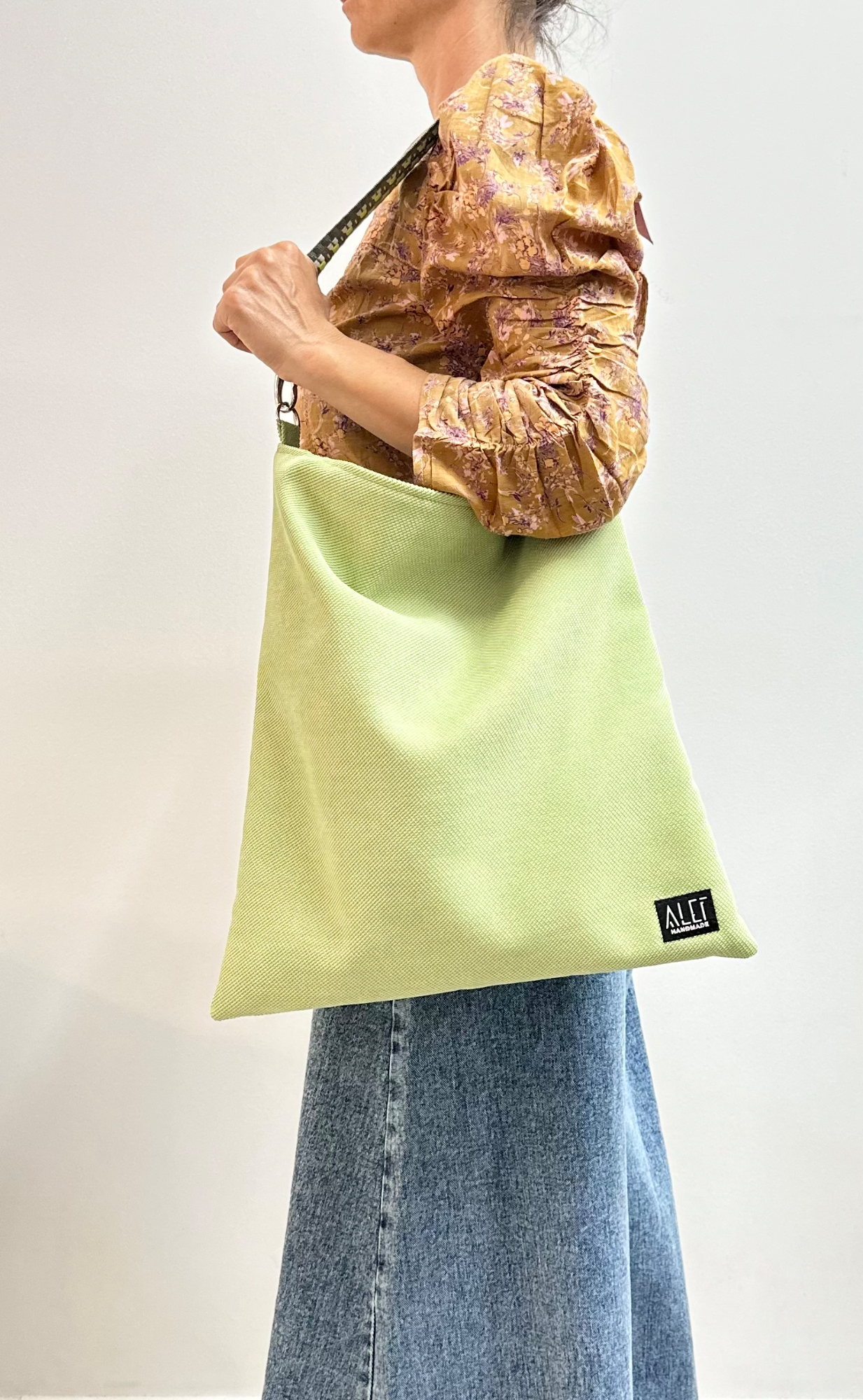 The city shoulder bag in pistachio!
