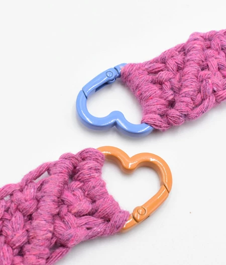 Macramé keychain colored hearts
