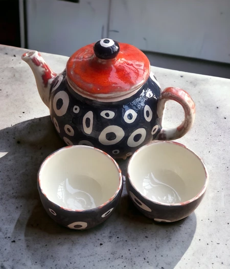 set black-red teapot