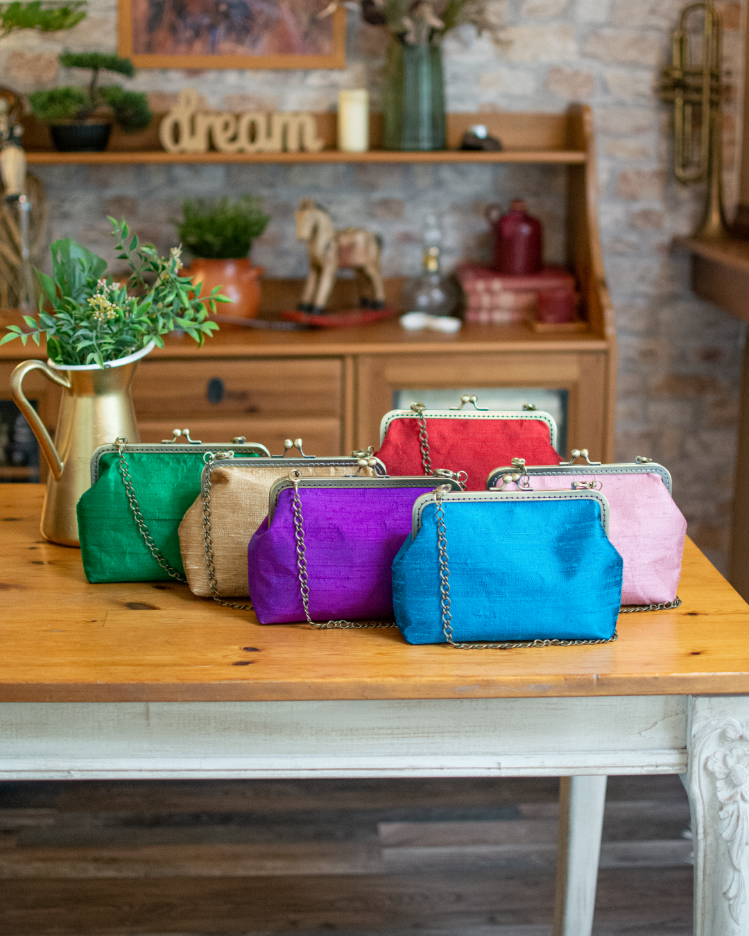 Clutch από μεταξωτό ύφασμα (7 χρώματα)