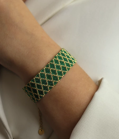 Roxy Green • Handmade Beaded Bracelet

