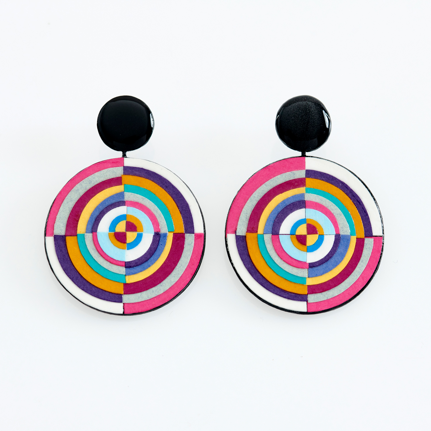 EARRINGS SYNTHESIS OF CIRCLES ‘SAME-CENTERED COLORED CIRCLES’