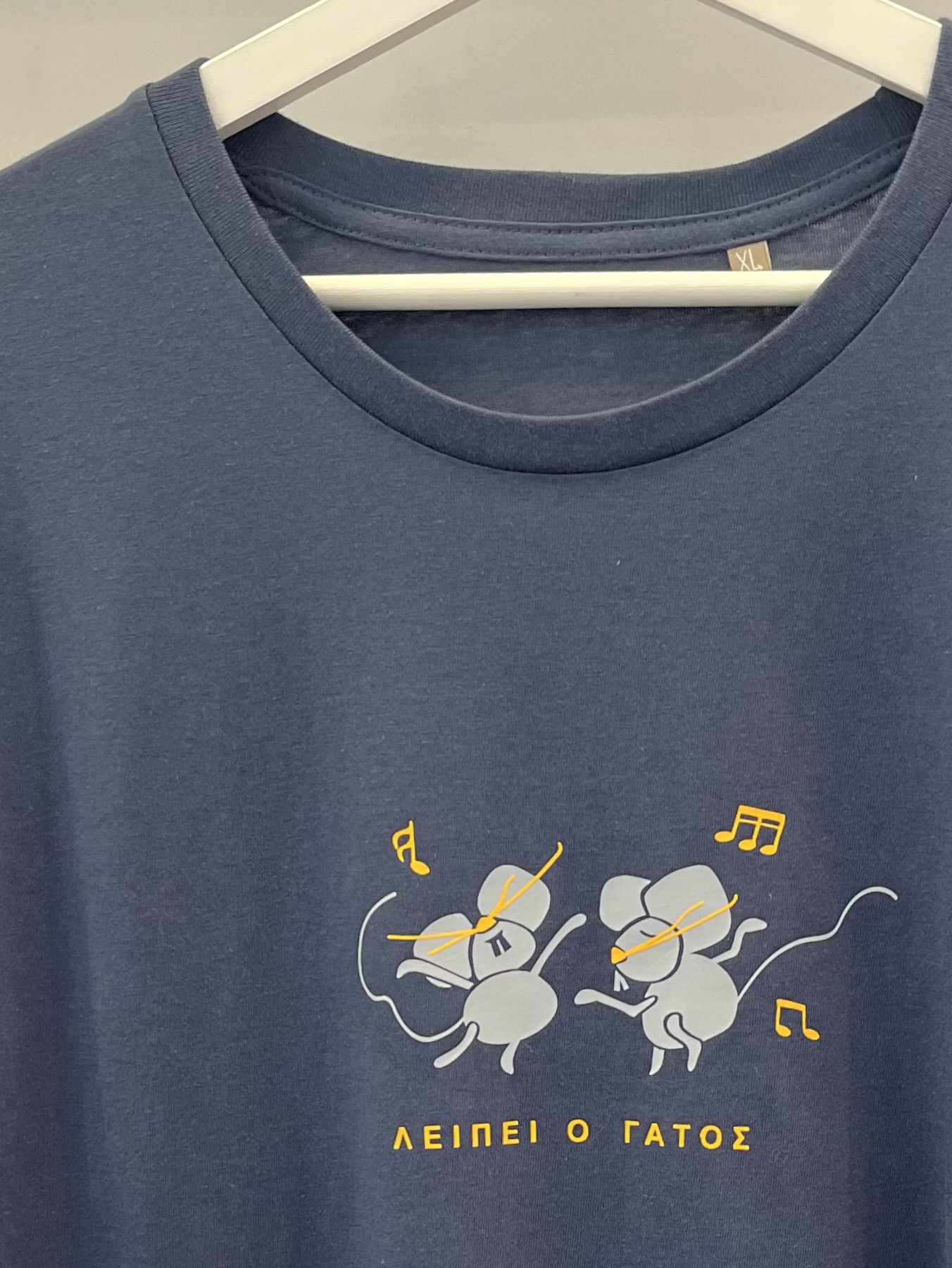 Joyful T-shirts - «Λείπει ο γάτος, χορεύουν τα ποντίκια»