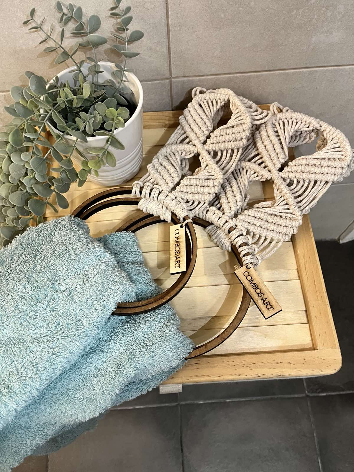 Ξύλινη κρεμάστρα μακραμέ Saturn