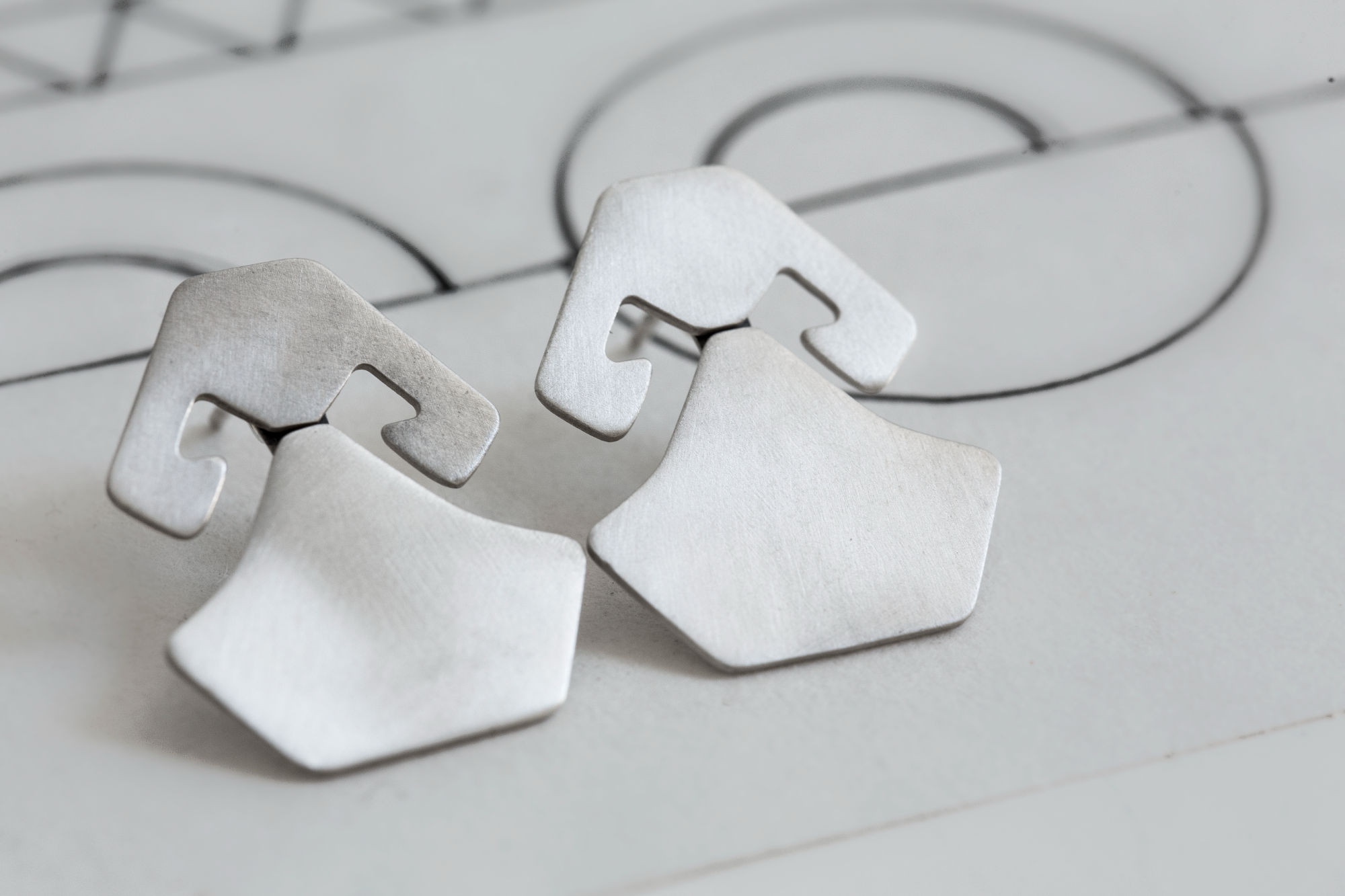 Ear Jackets ασημένια "Hands on the Hips"