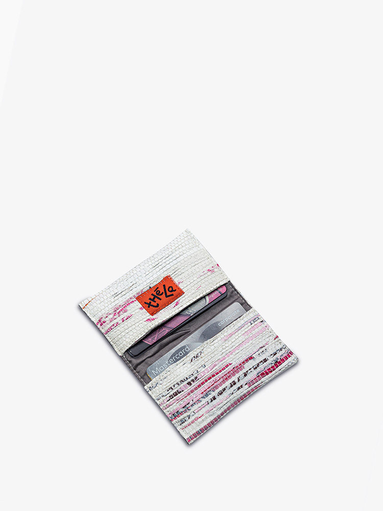 White Foldable Cardholder with Magnetic Closure 