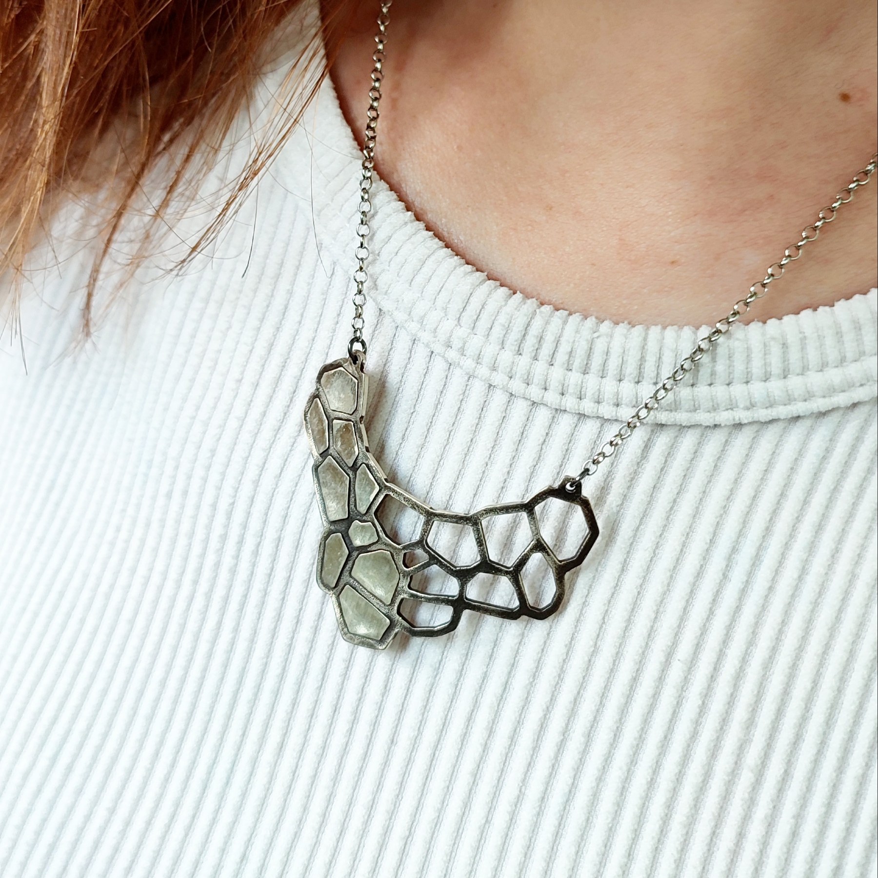 Ασημένιο μενταγιόν 'Watch your steps' 