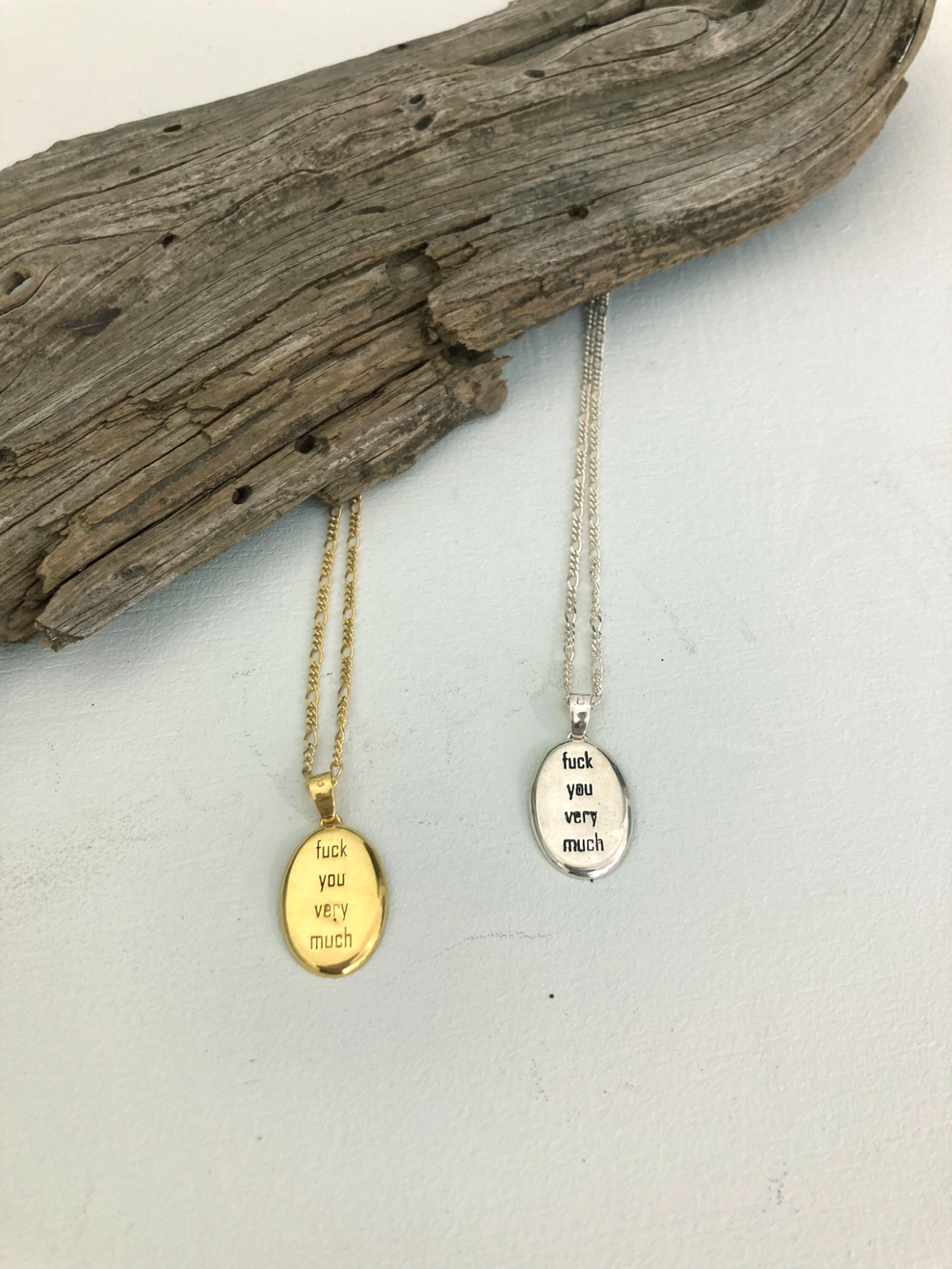 Μενταγιόν "Fuck you very much"