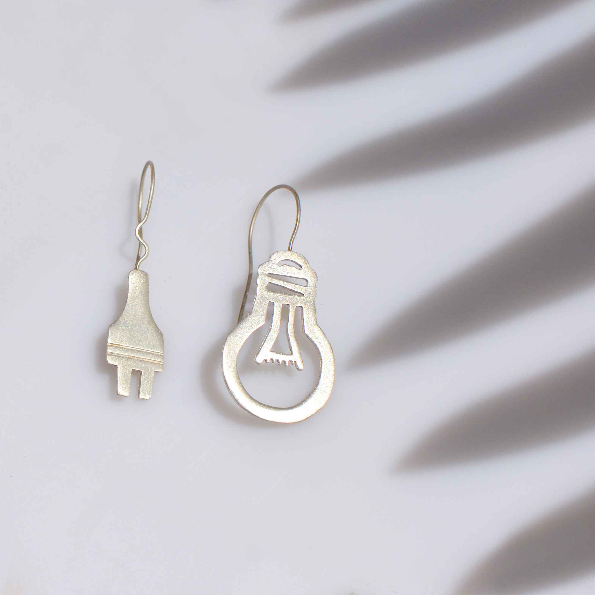 Σκουλαρίκια λάμπα - φις!