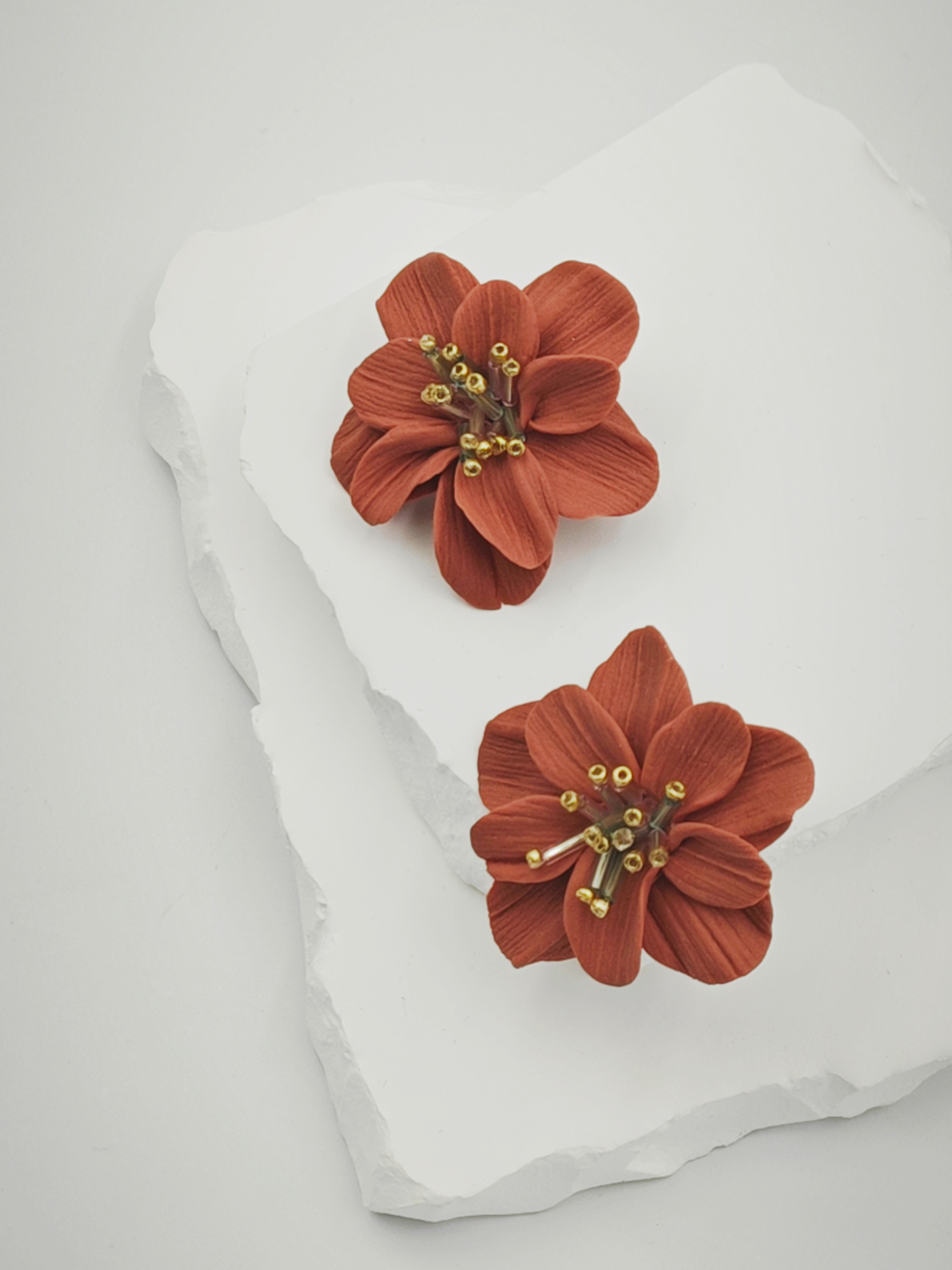 Mocha Mousse Flower Earring
