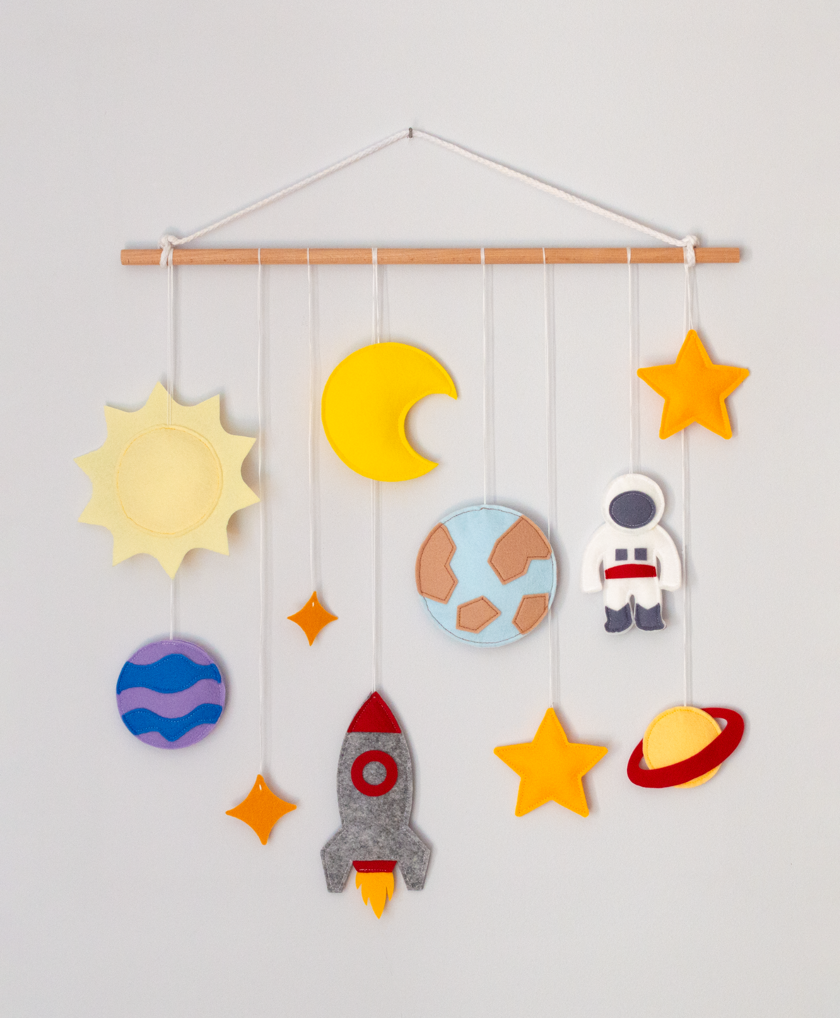 Κρεμαστό Τοίχου - Διάστημα