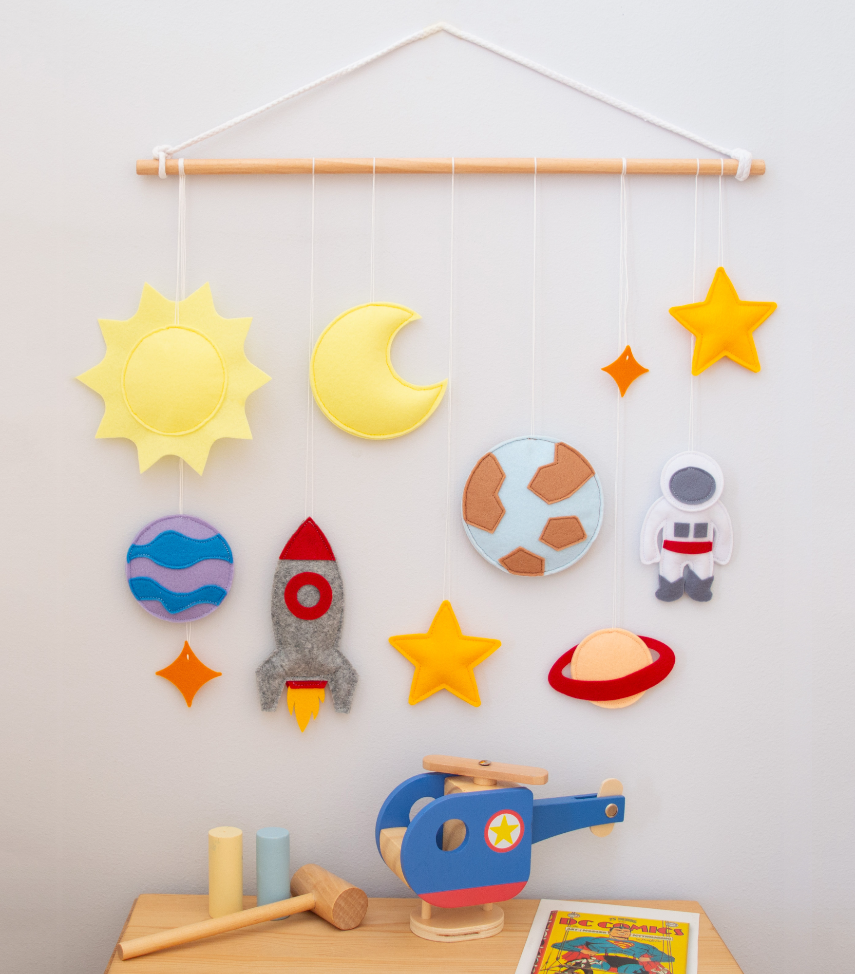 Κρεμαστό Τοίχου - Διάστημα