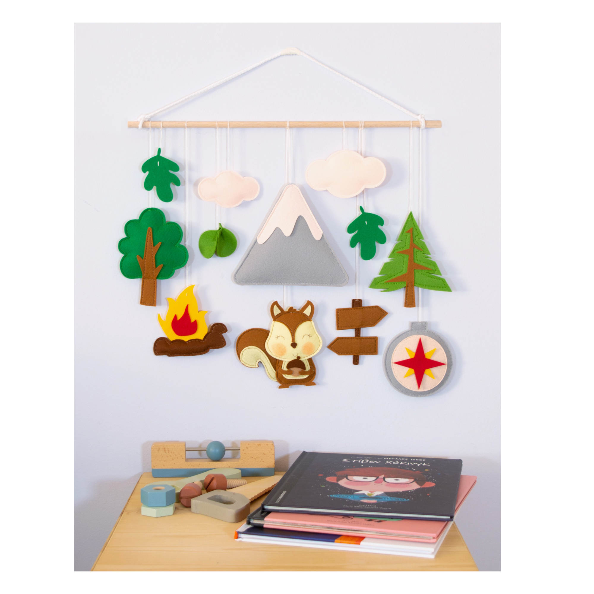 Κρεμαστό Τοίχου - Σκίουρος στο Camping