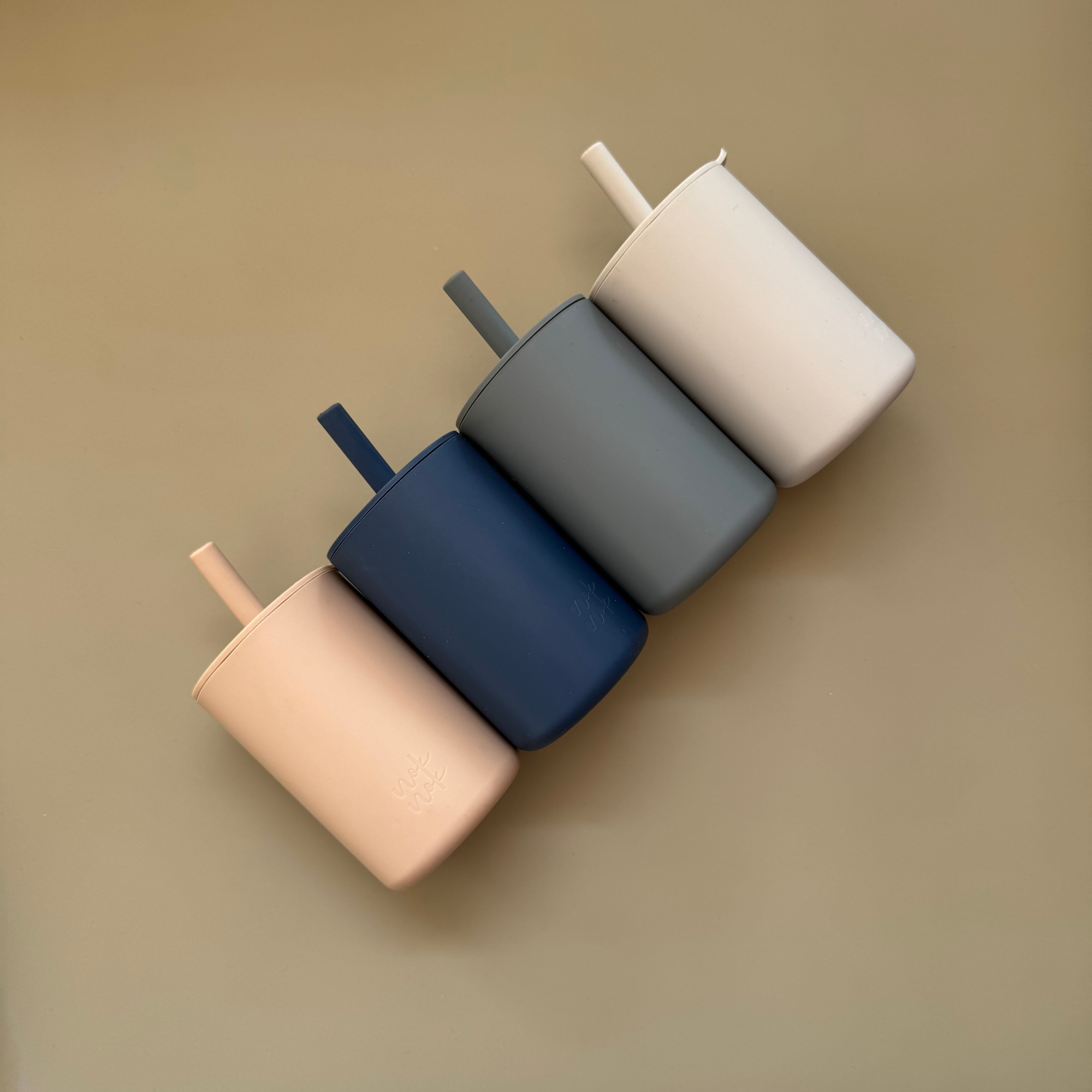 Εκπαιδευτικό ποτηράκι σιλικόνης με καλαμάκι 