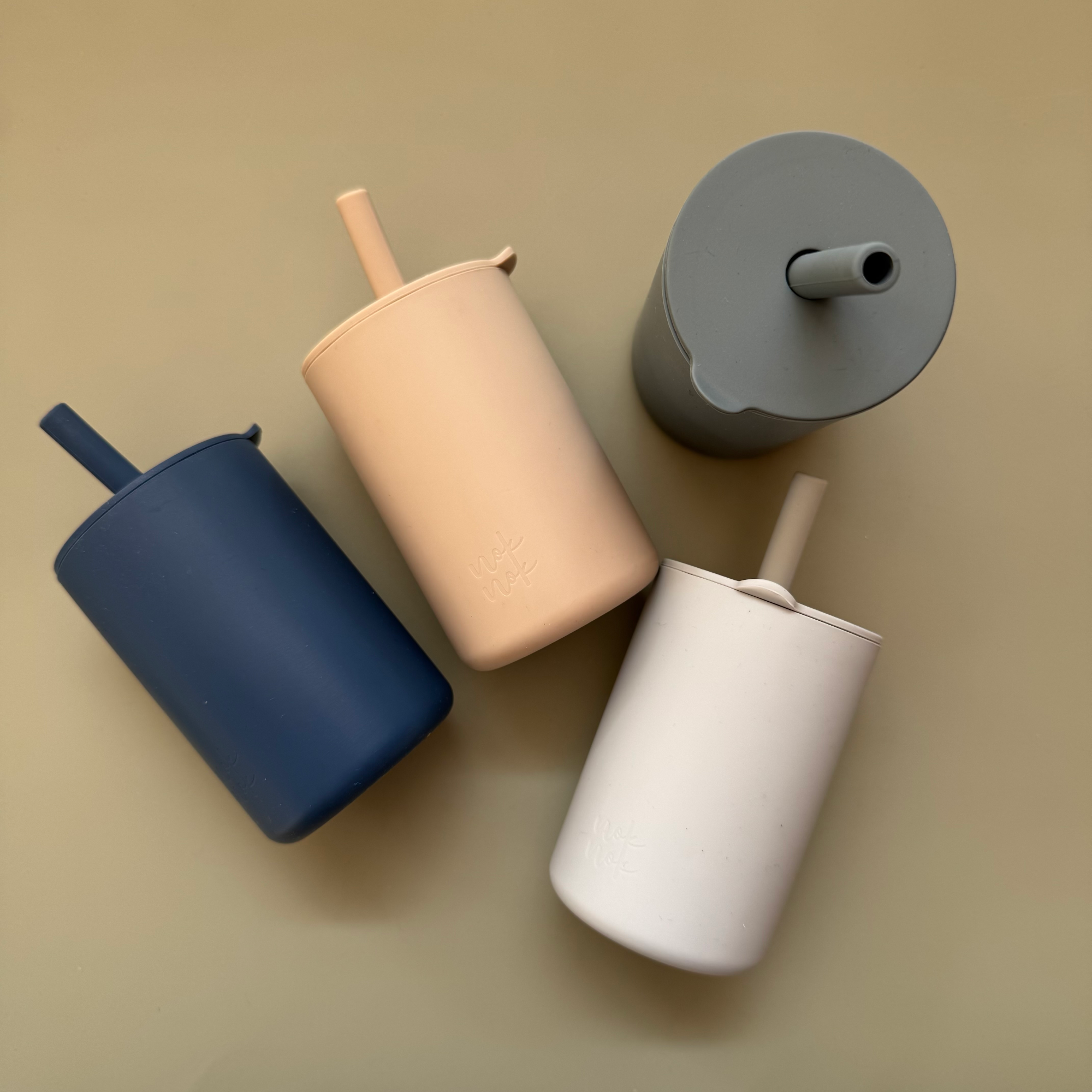 Εκπαιδευτικό ποτηράκι σιλικόνης με καλαμάκι 