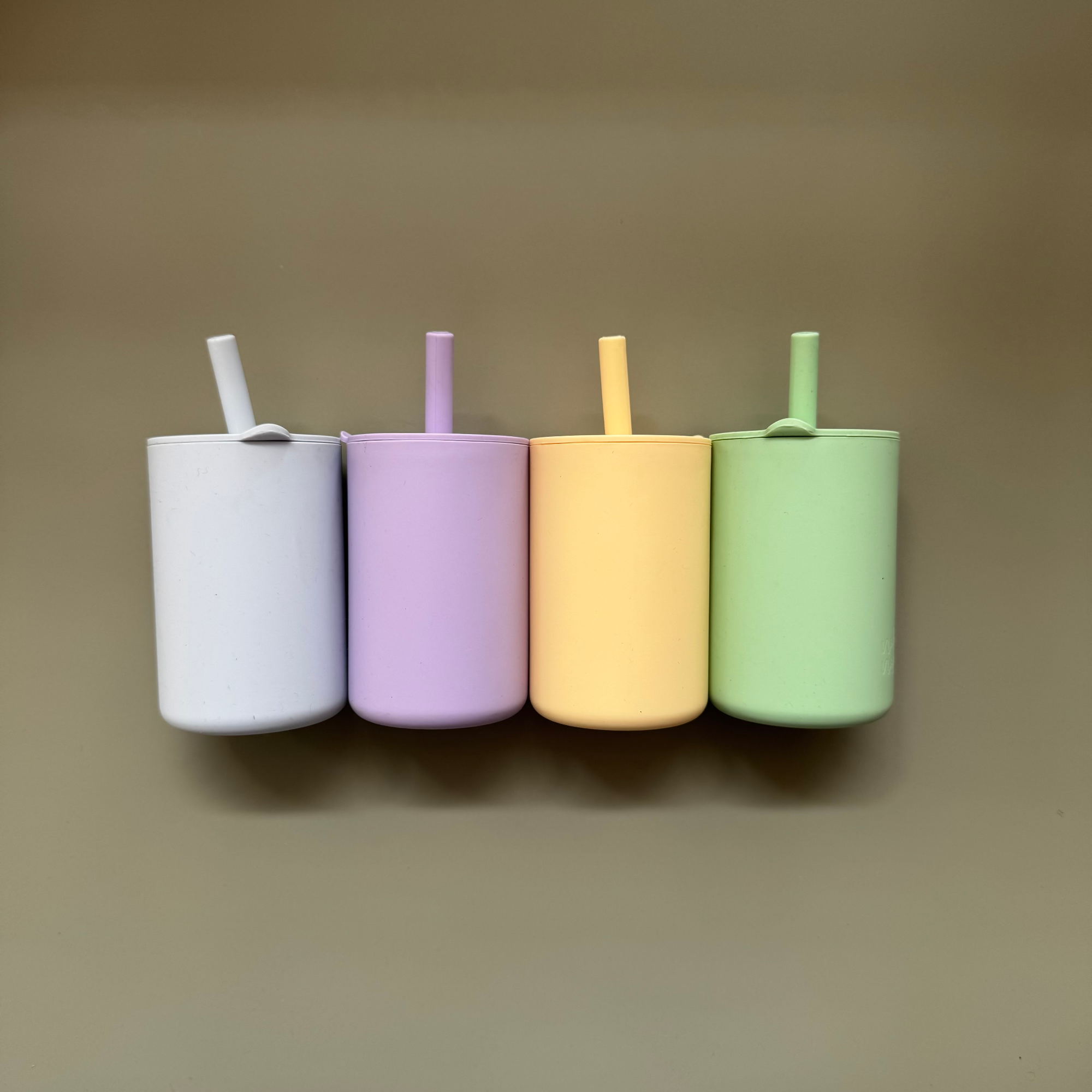 Εκπαιδευτικό ποτηράκι σιλικόνης με καλαμάκι 