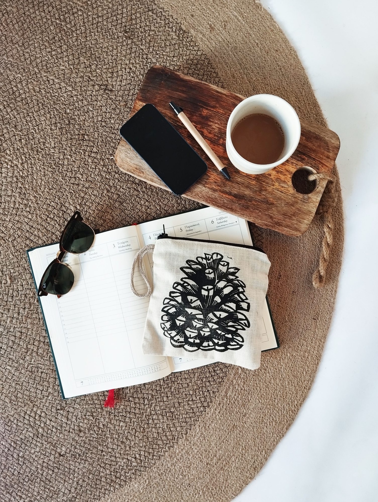 Μοντέρνο Λινό Τσαντάκι με Χαρακτικό