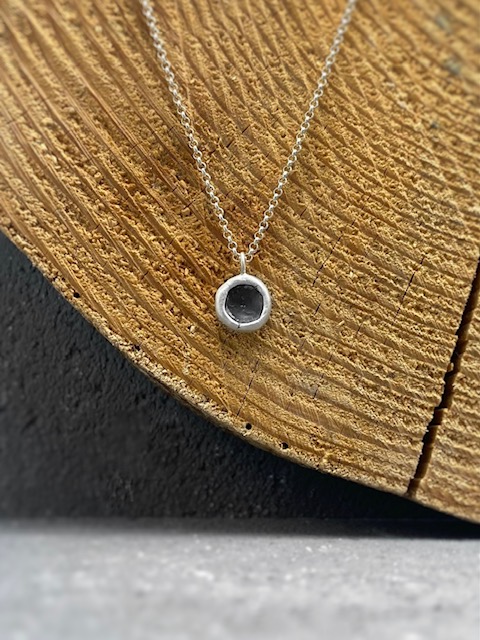 Οξειδωμένο κολιέ με οργανική φόρμα