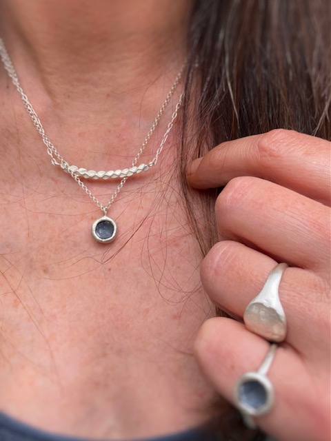 Οξειδωμένο κολιέ με οργανική φόρμα