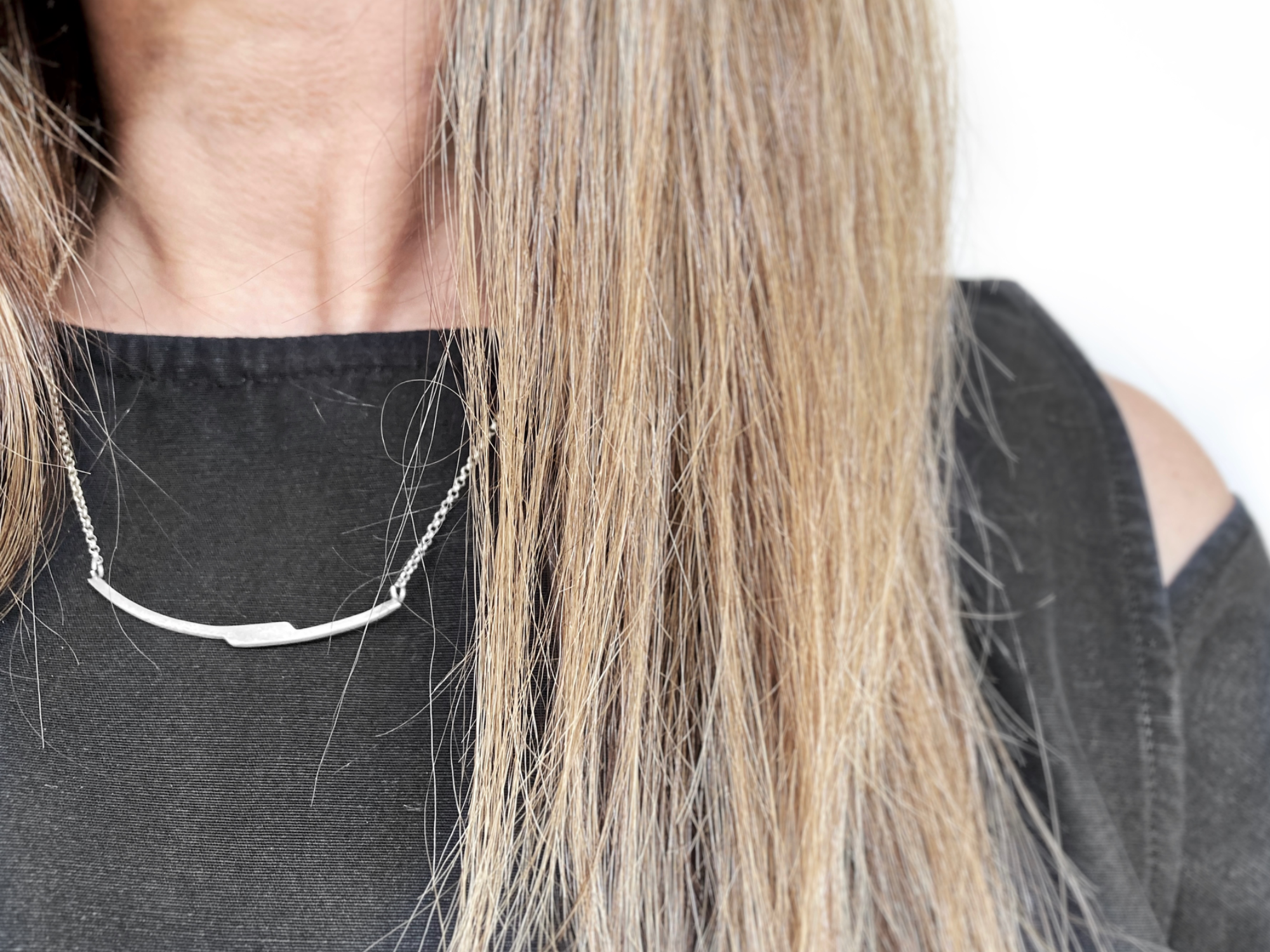 IN STORM Asymmetrical necklace