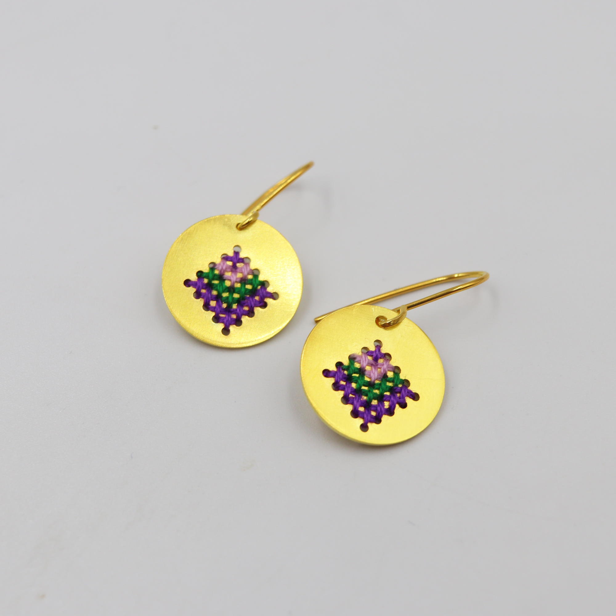 Σκουλαρίκια κρεμαστά κύκλος με κεντημένο ασήμι