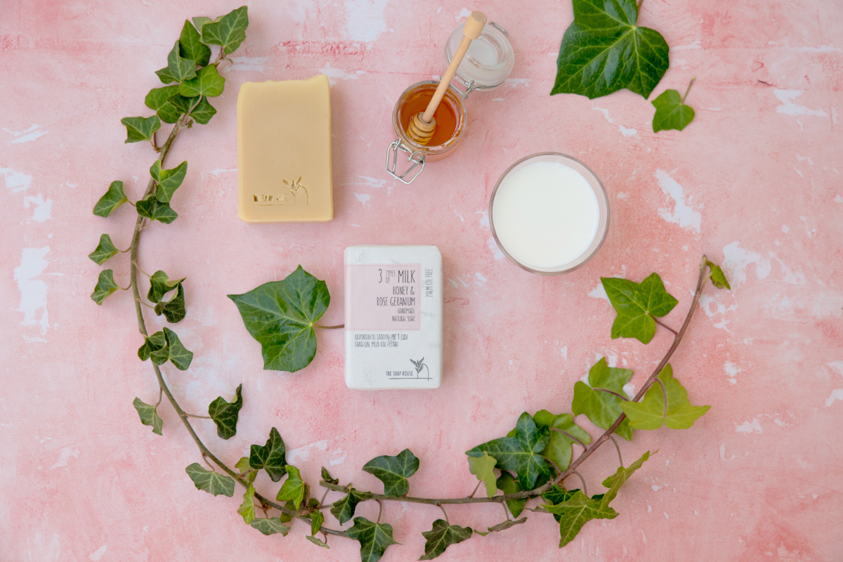 Φυσικό σαπούνι με 3 Είδη Γάλακτος, Μέλι, Γεράνι &amp; Σανδαλόξυλο