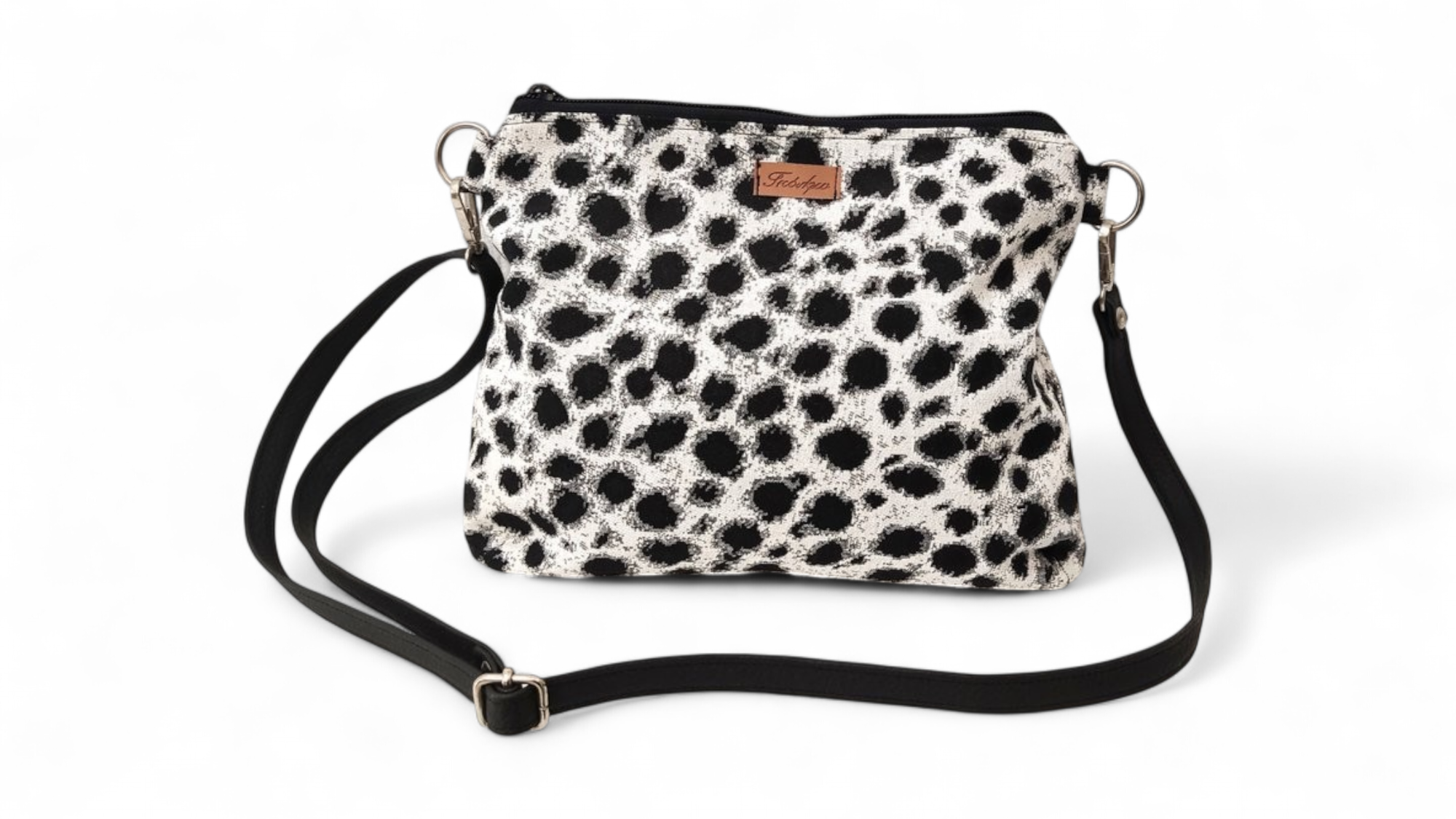 Τσάντα χιαστί οβάλ.