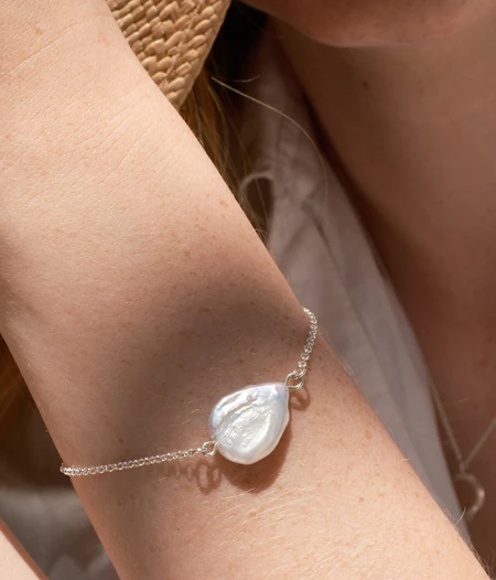Pearl bracelet