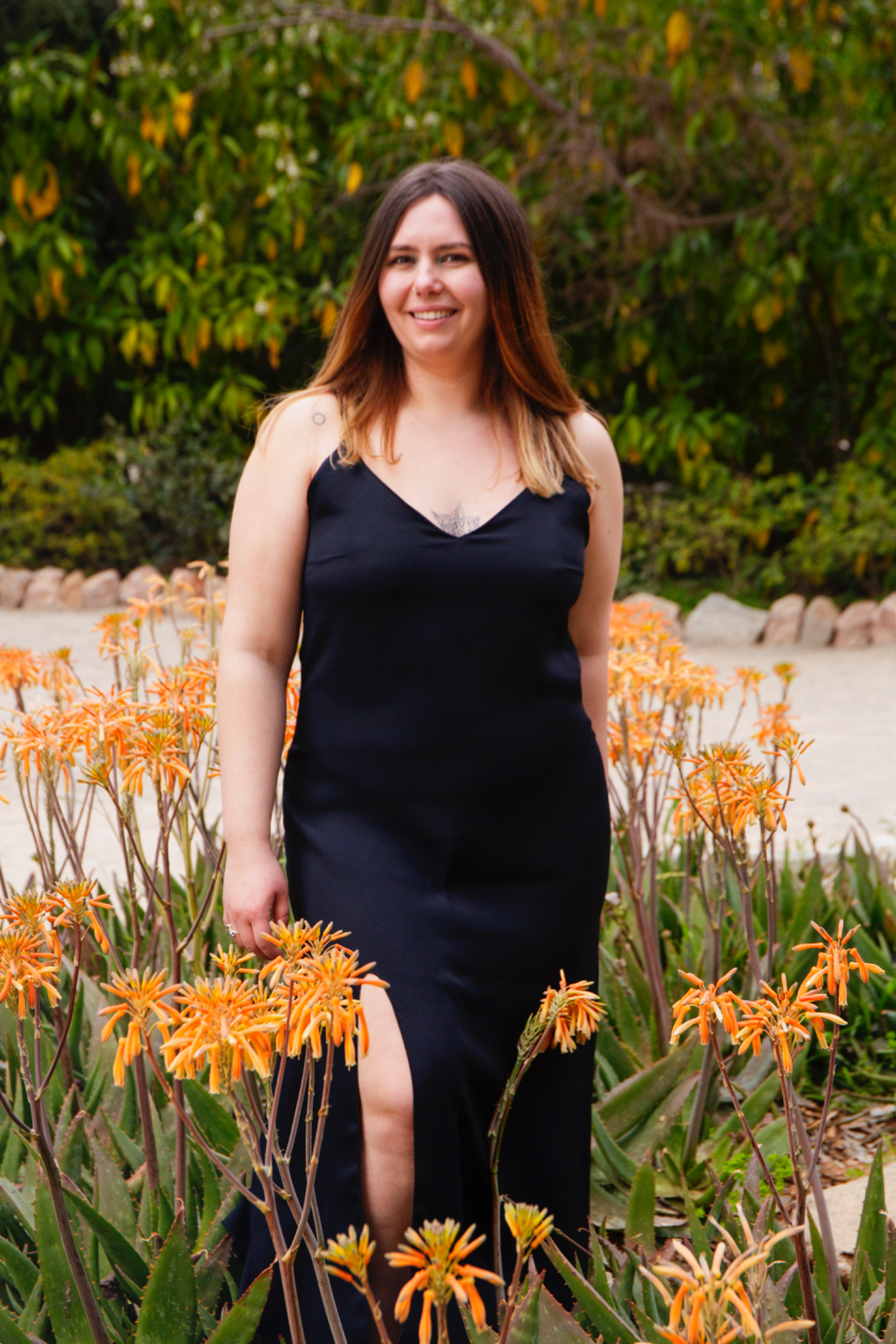 "Elegant Flowing Dress - Black color"