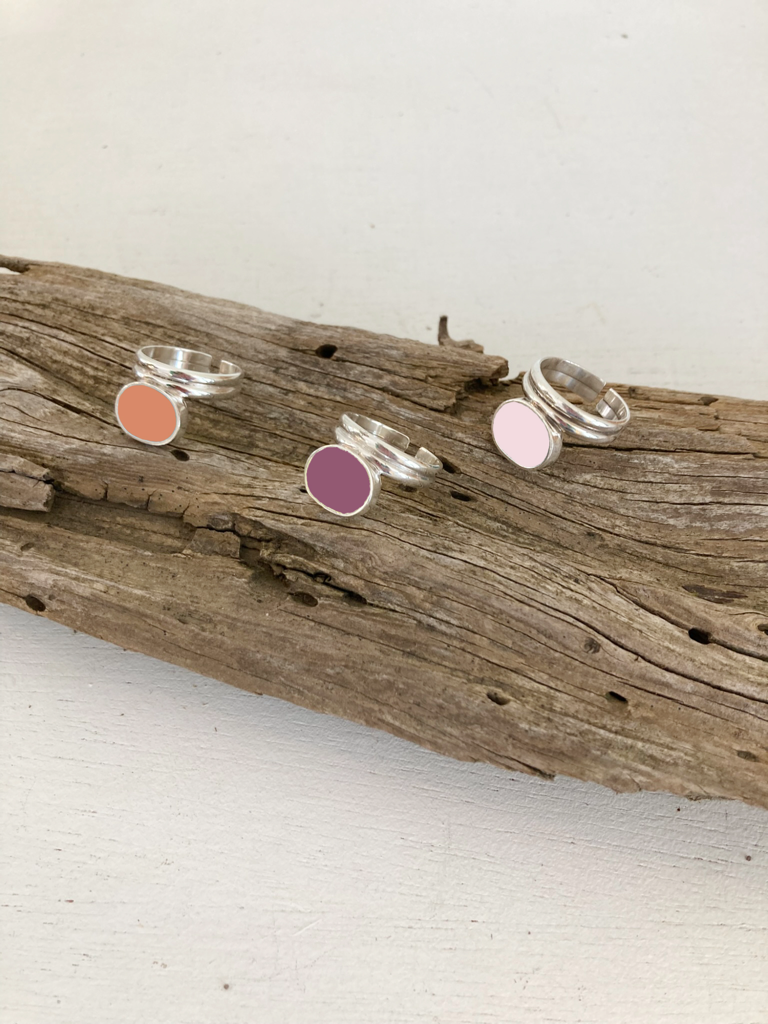 Double ring, geometric shape with enamel