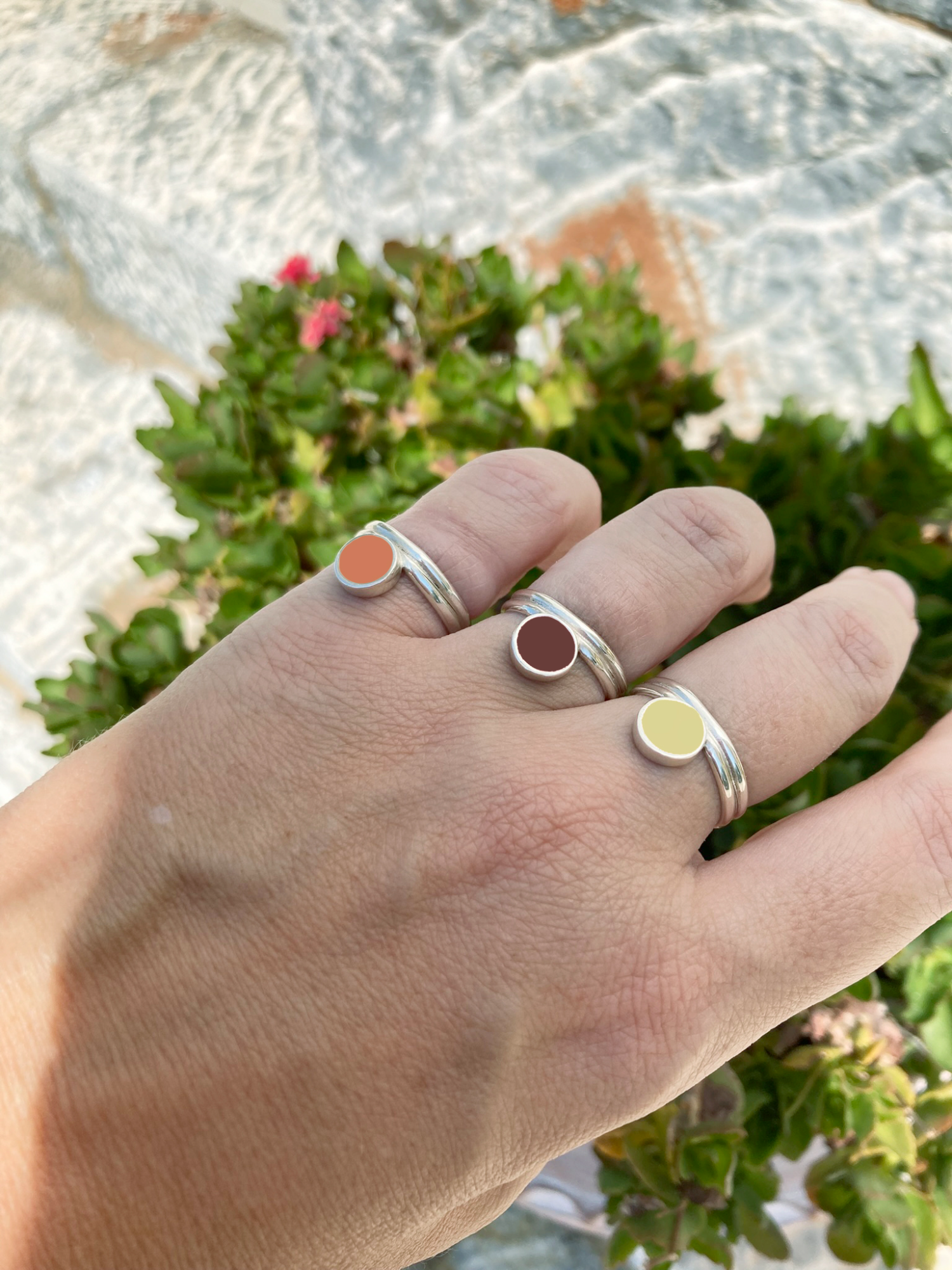 Double ring, geometric shape with enamel