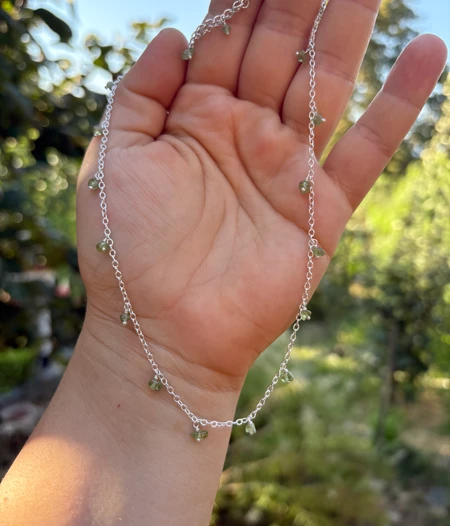 PERIDOT hanging chip necklace