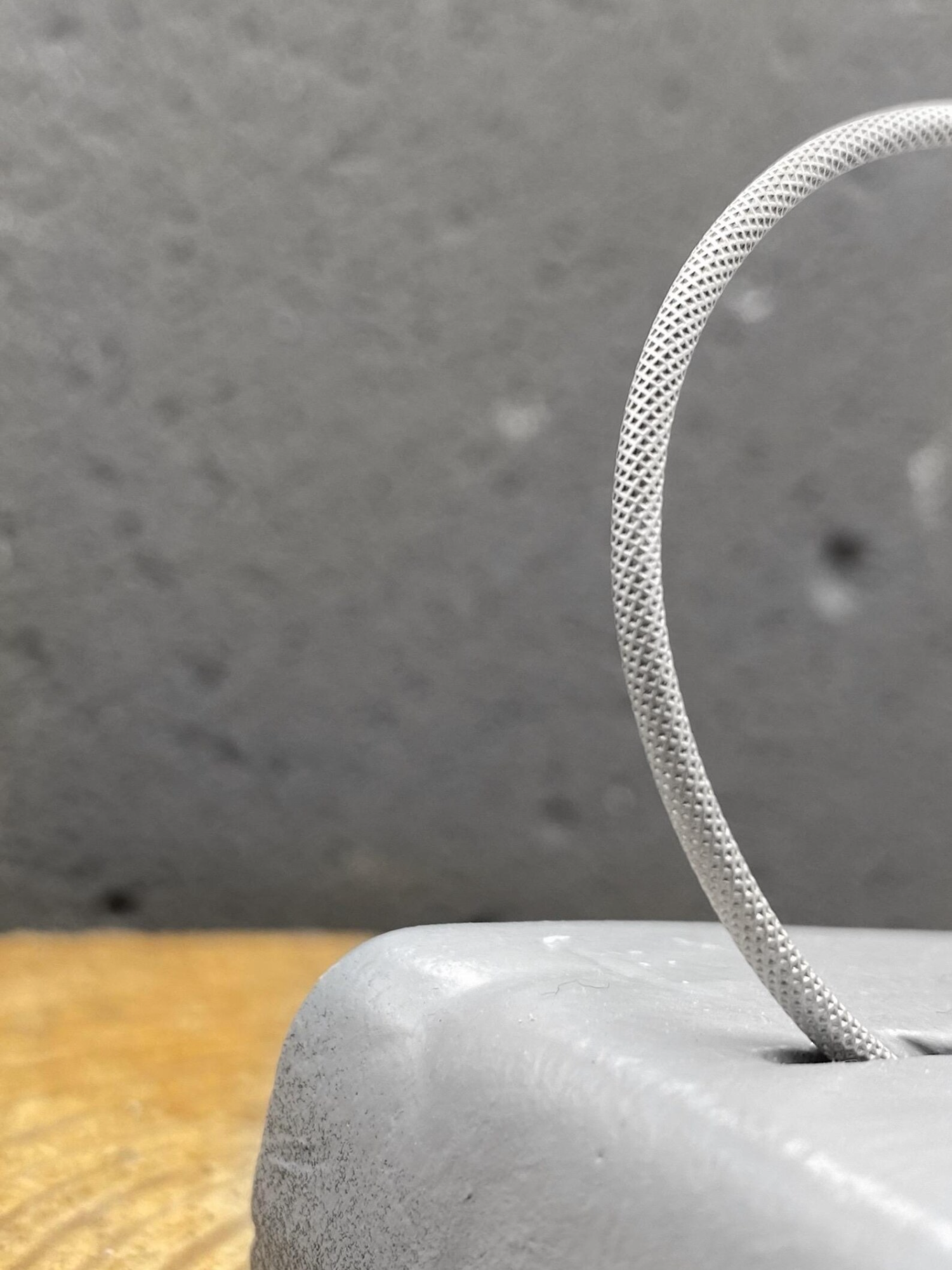 FORMS βραχιόλι cuff με υφή