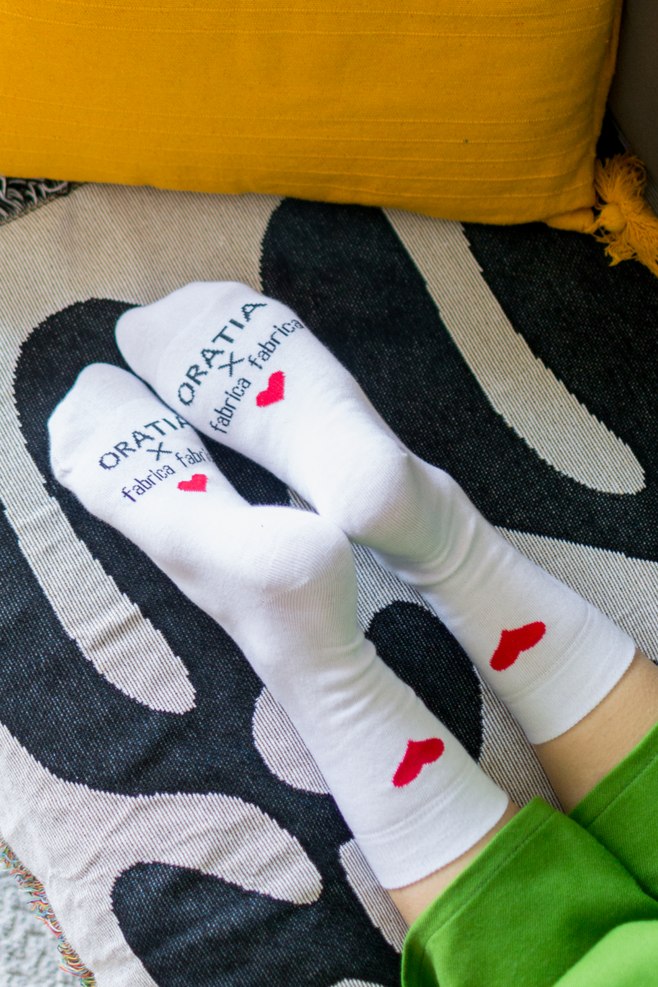 ORATIA x Fabrica Fabrica Unisex White-Heart Socks
