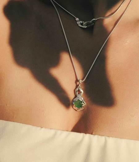 Syrene chain pendant