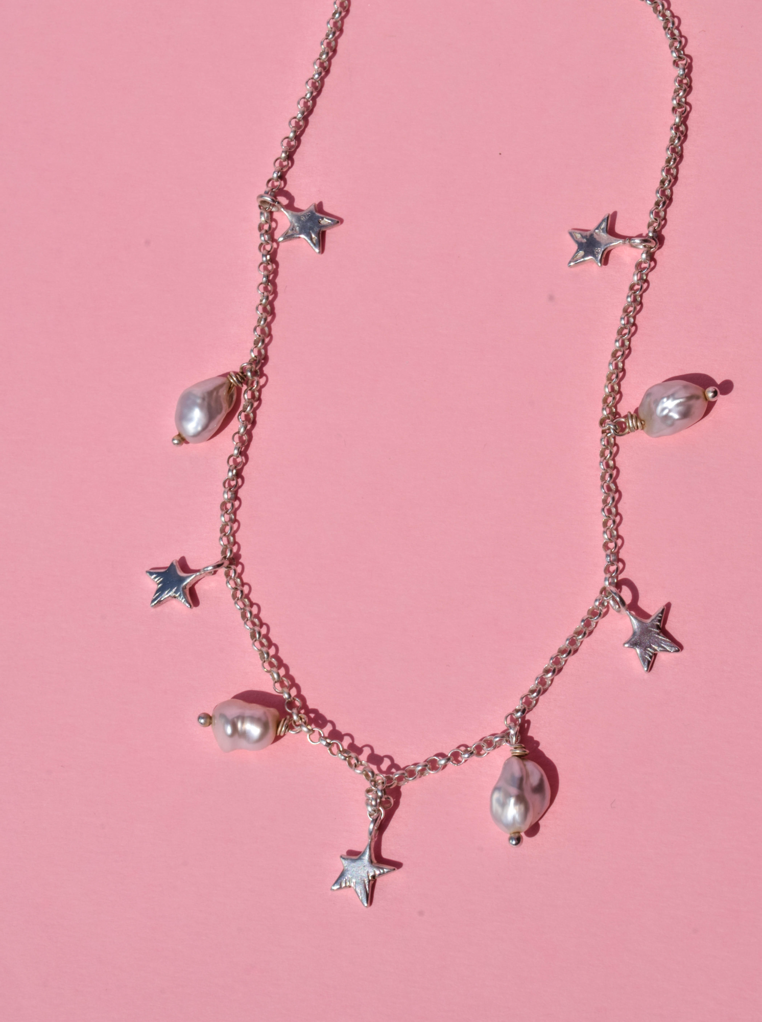 Irregular pearl and stars choker necklace