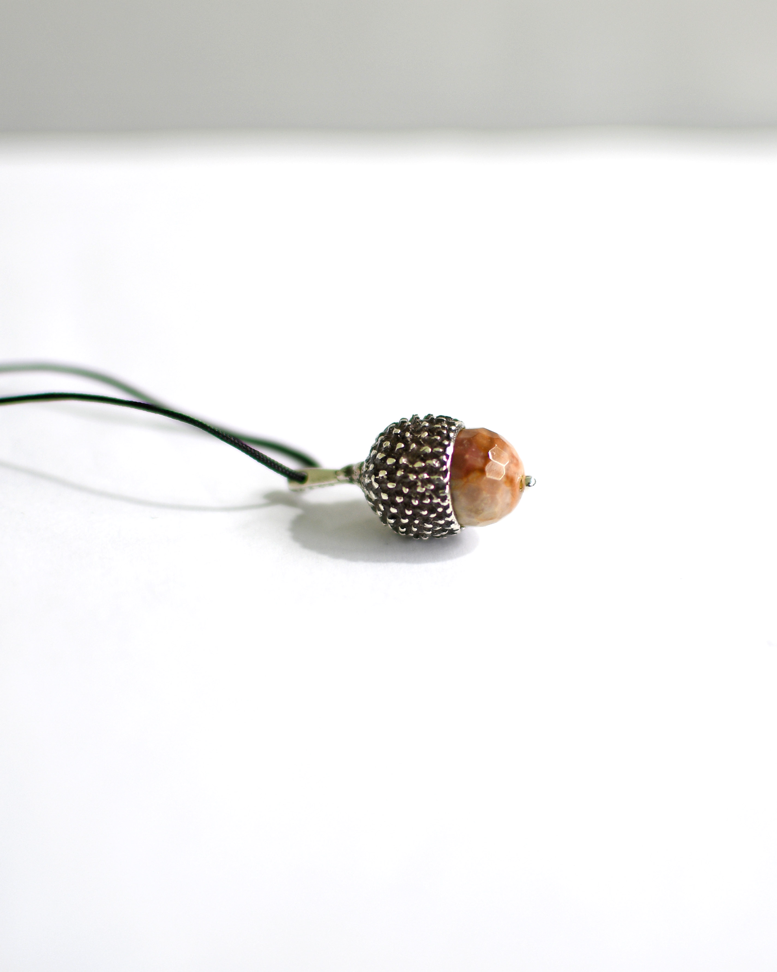 Ασημένιο κολιέ βελανίδι