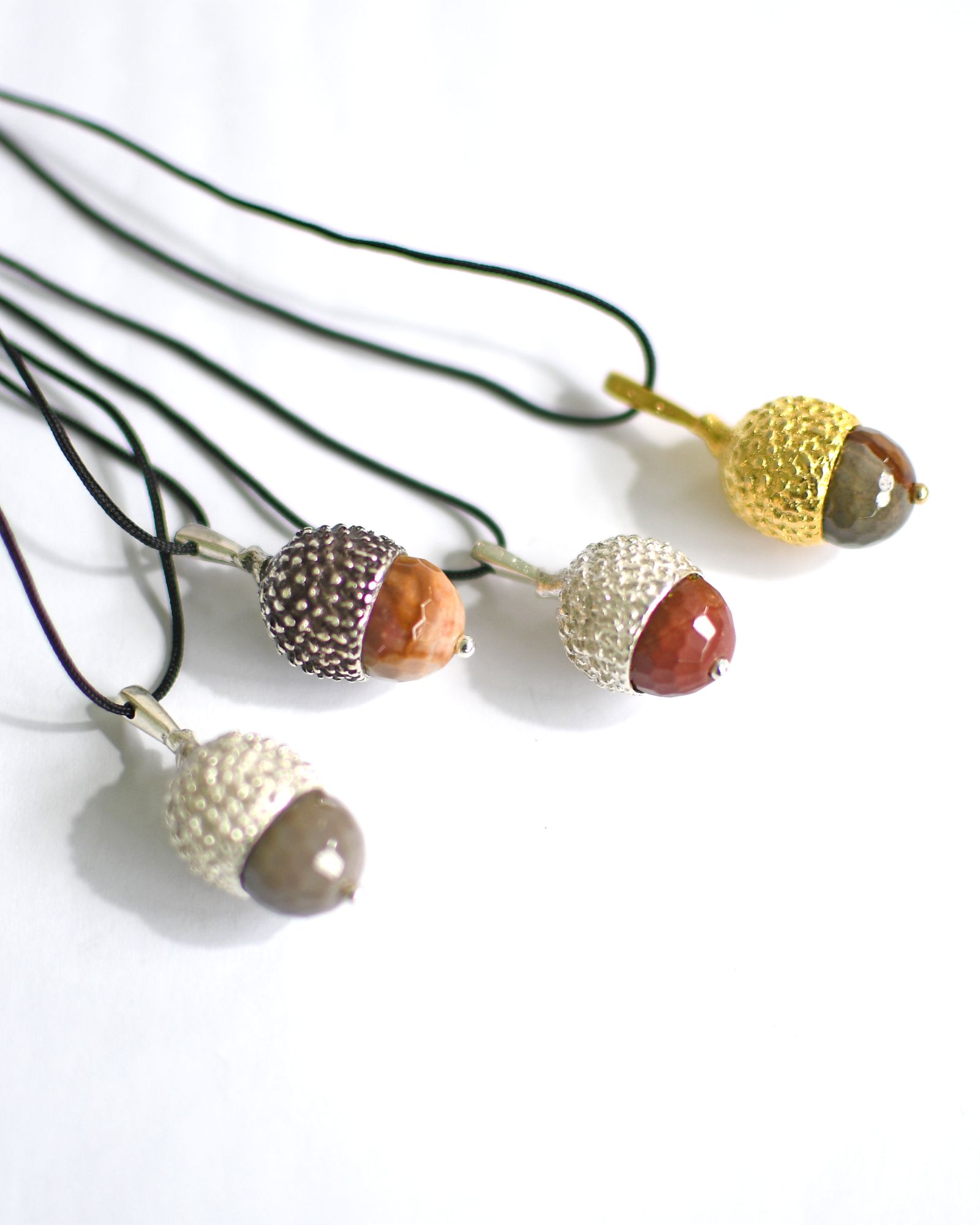 Ασημένιο κολιέ βελανίδι