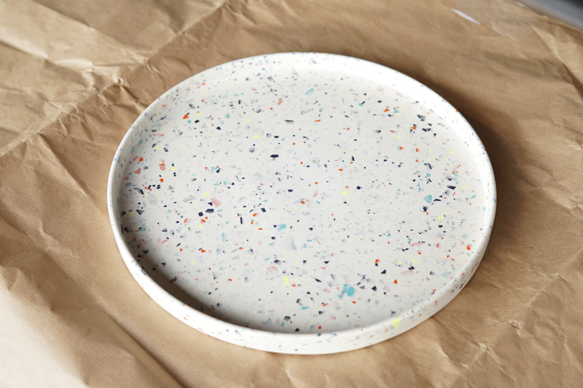 Λευκός διακοσμητικός δίσκος terrazzo 30cm